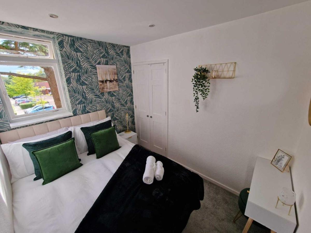 Two Bedroom Mansion House Apartment By Az Luxury Stays Newmarket With Parking And Wifi Экстерьер фото